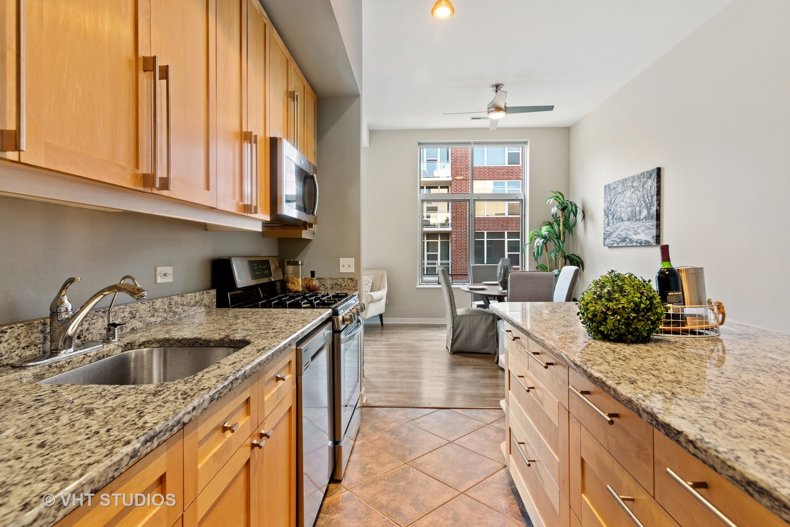 939 West Madison Street, Unit 503 Chicago, IL 60607 - Photo 9 of 23