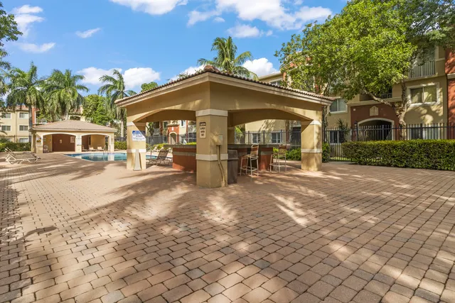 $2,300 | 7085 Nova Drive, Unit 230, Fort Lauderdale, FL 33317