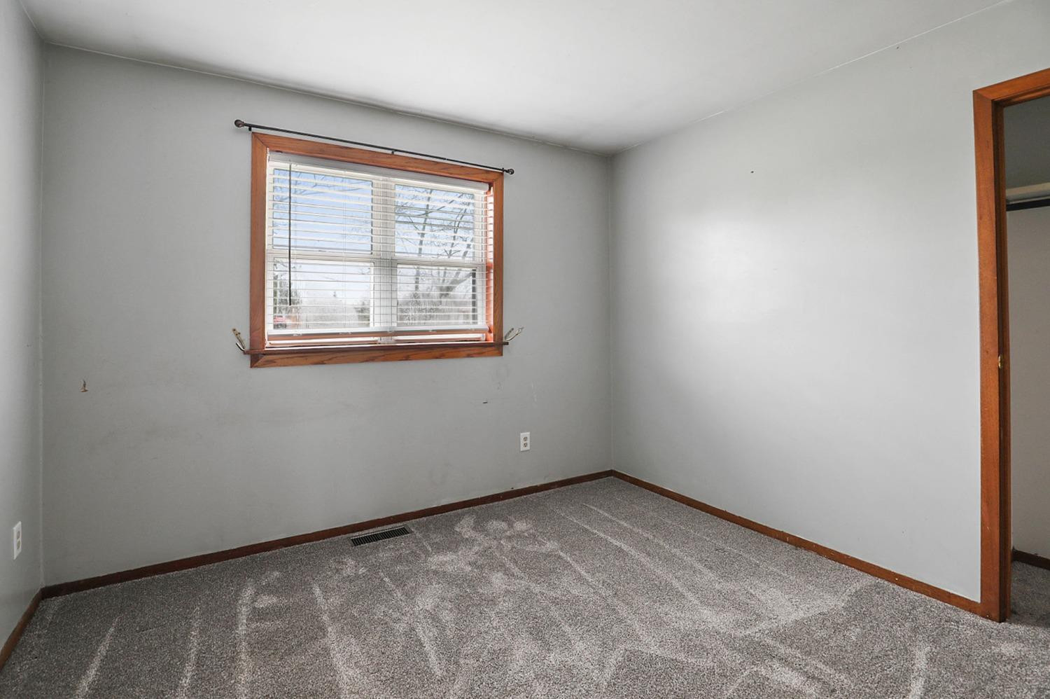 519 McCool Road Valparaiso, IN 46385 - Photo 8 of 19 1500x998