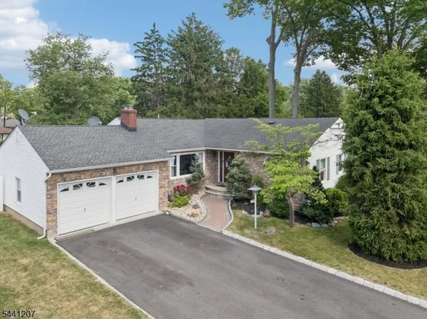 $899,000 | 336 Darby Lane, Mountainside, NJ 07092