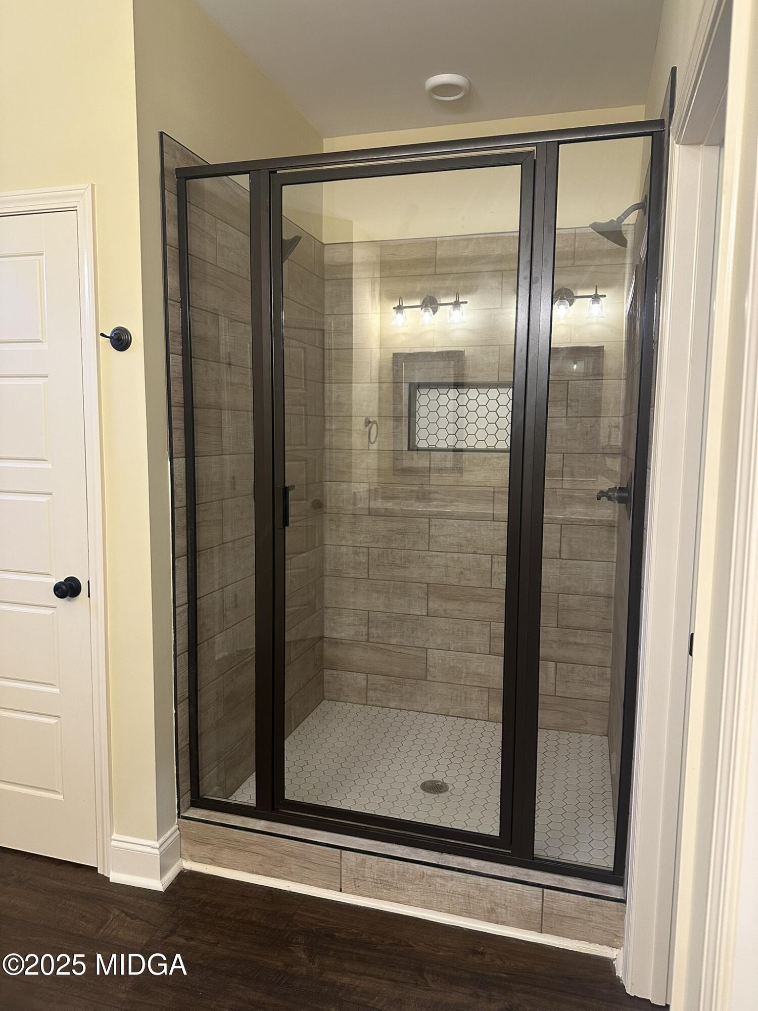 201 Liberty Trace Macon, GA 31216 - Photo 14 of 24 shower