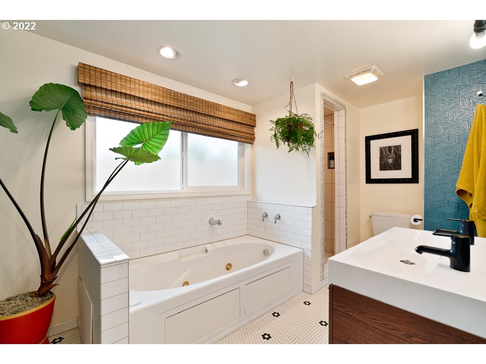 11030 Northwest Reeves Street Portland, OR 97229 - Photo 11 of 32 Gallery Image 11