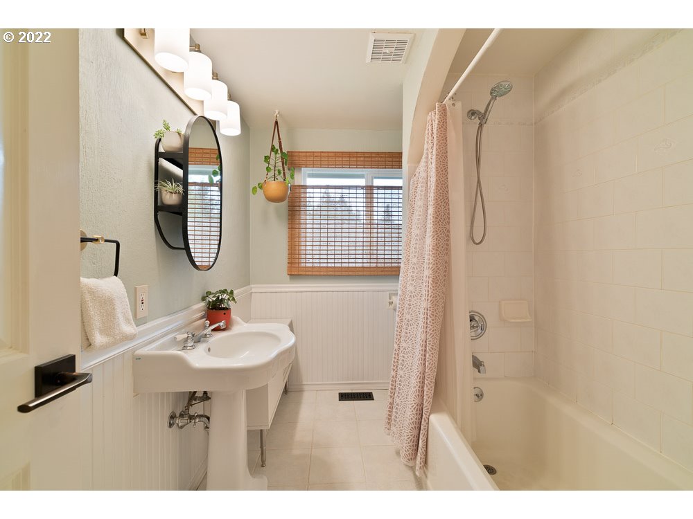 11030 Northwest Reeves Street Portland, OR 97229 - Photo 14 of 32 Gallery Image 14