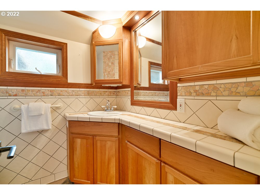 11030 Northwest Reeves Street Portland, OR 97229 - Photo 24 of 32 Gallery Image 24