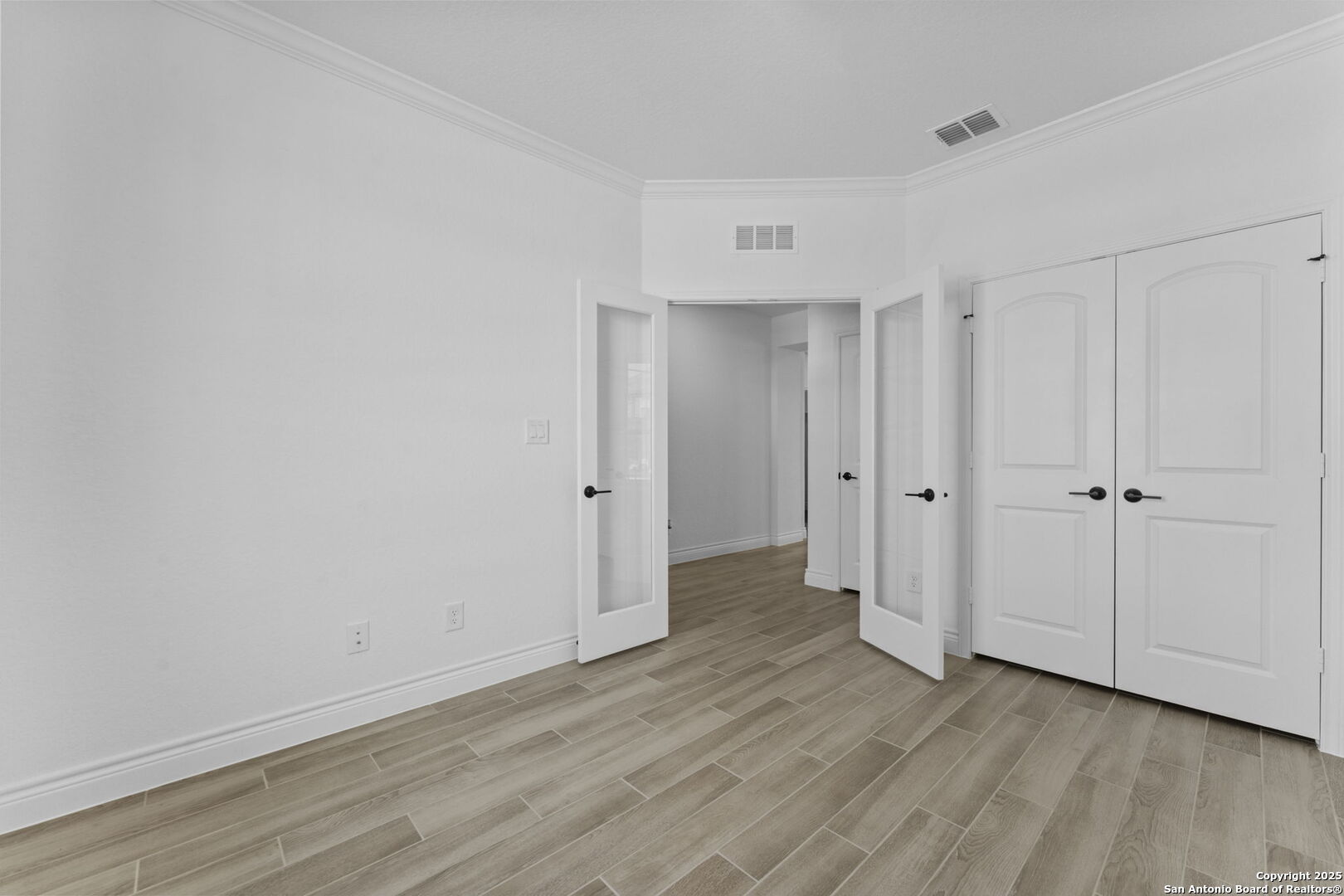 4014 Paddock Trail Seguin, TX 78155 - Photo 5 of 27 a view of a hallway with wooden floor