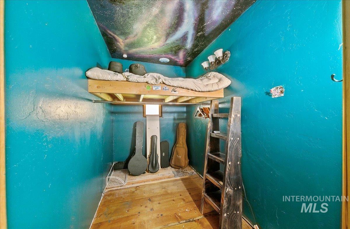 221 Tollgate Road Boise, ID 83716 - Photo 16 of 32 Bathroom featuring wood-type flooring