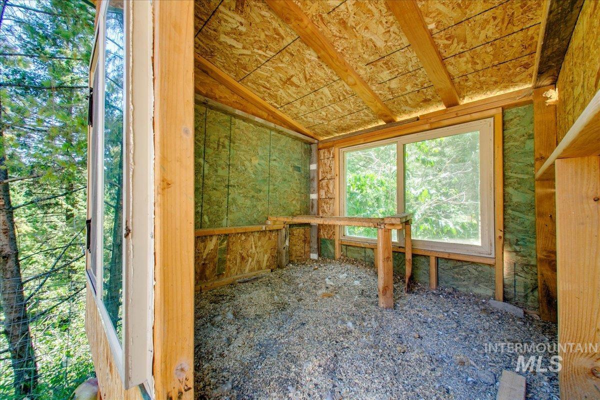 221 Tollgate Road Boise, ID 83716 - Photo 26 of 32 Unfurnished sunroom with lofted ceiling