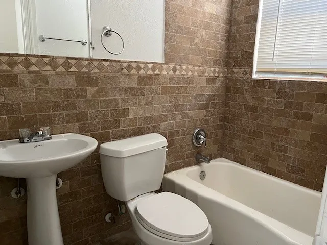 $1,350 | 1923 McDuffie Street, Unit 1, Houston, TX 77019