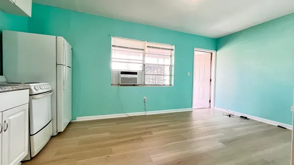 $1,500 | 630 North Federal Highway, Unit 2, Lake Worth Beach, FL 33460