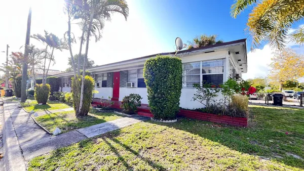 $1,500 | 630 North Federal Highway, Unit 2, Lake Worth Beach, FL 33460