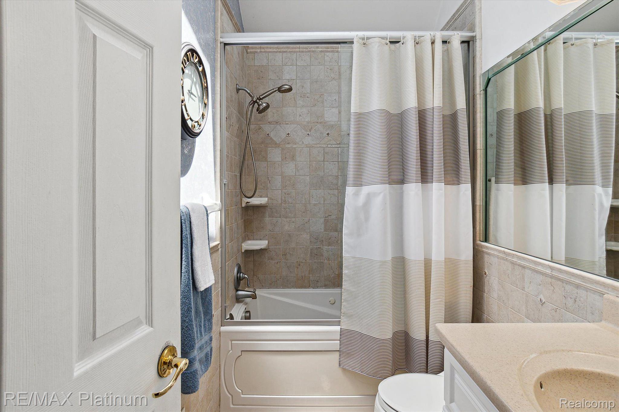11157 Wynns Road Pinckney, MI 48169 - Photo 12 of 33 Full bathroom