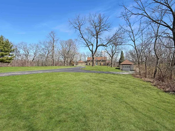 $529,900 | 897 Tomahawk Drive, Oregon, IL 61061