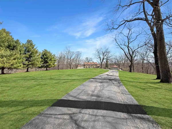 $529,900 | 897 Tomahawk Drive, Oregon, IL 61061