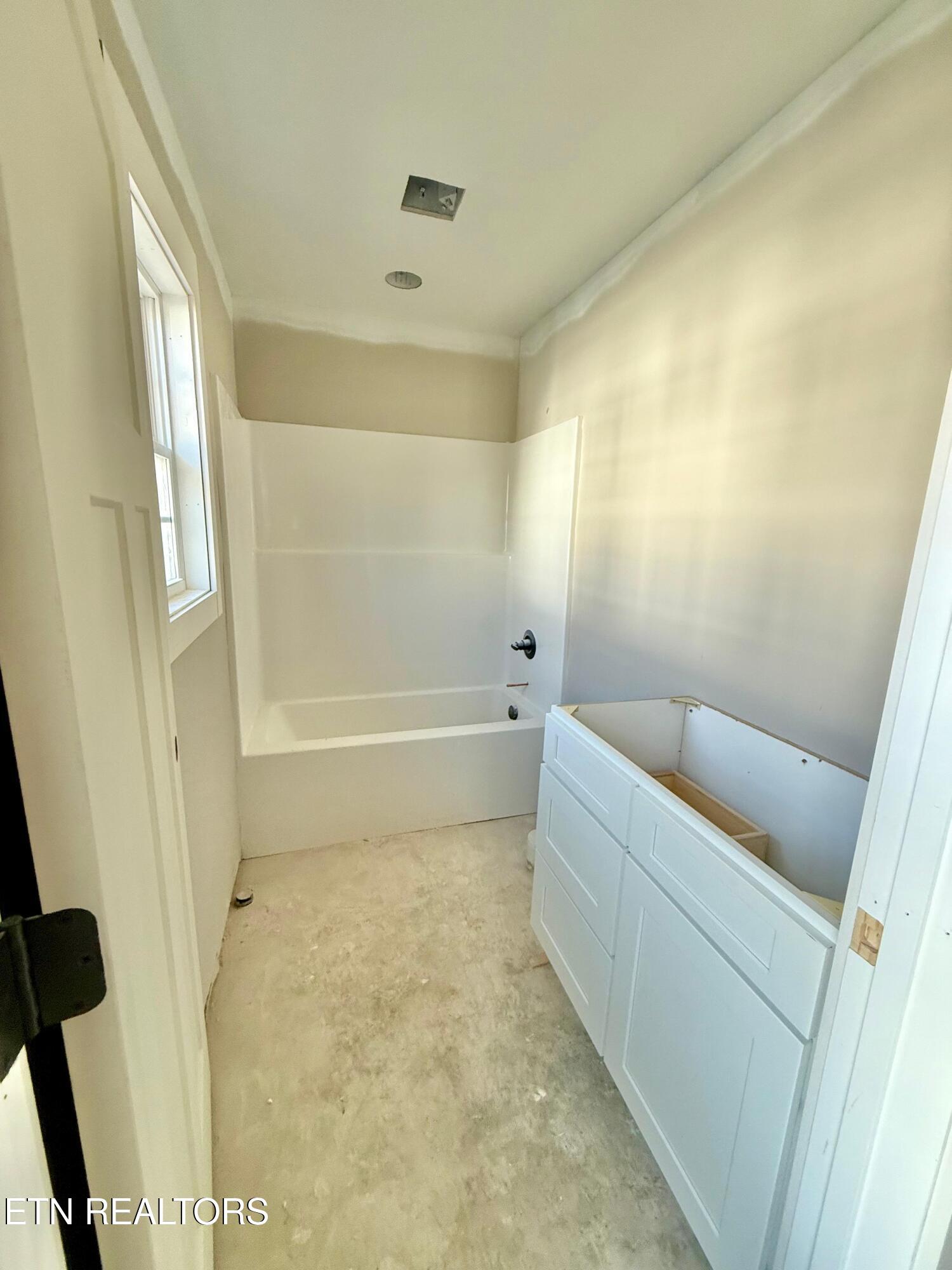 104 Roosevelt Street Alcoa, TN 37701 - Photo 5 of 10 Bathroom 1