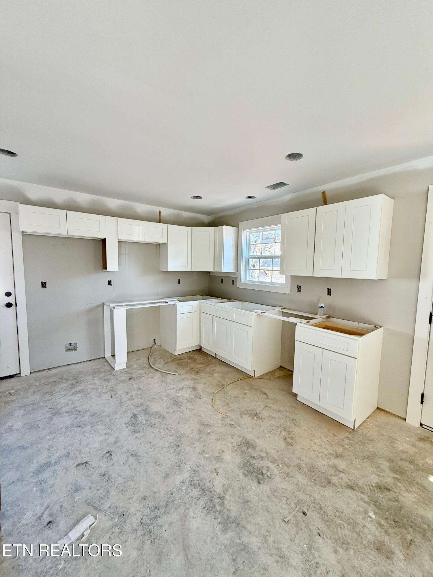 104 Roosevelt Street Alcoa, TN 37701 - Photo 8 of 10 Kitchen