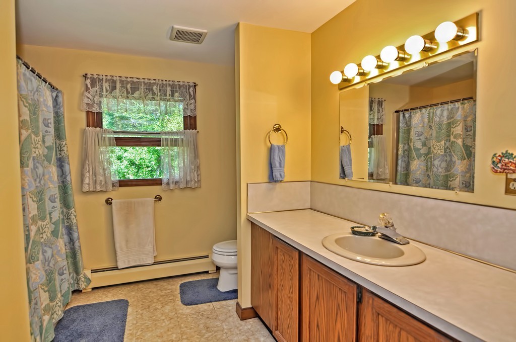 69 Fowler Road Northbridge, MA 01534 - Photo 21 of 30