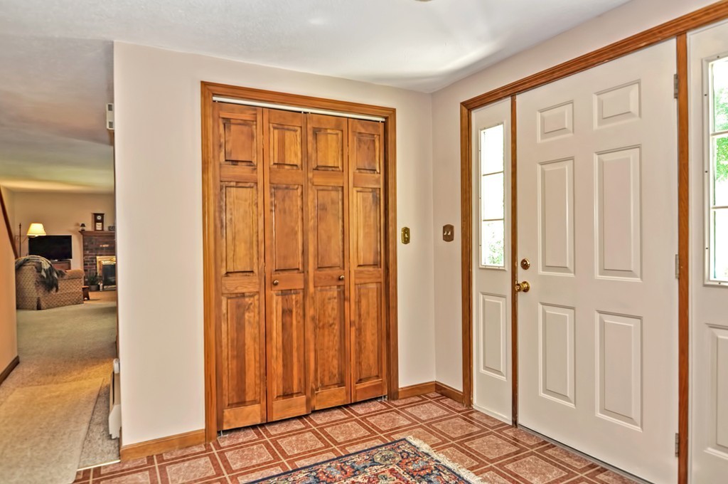 69 Fowler Road Northbridge, MA 01534 - Photo 3 of 30