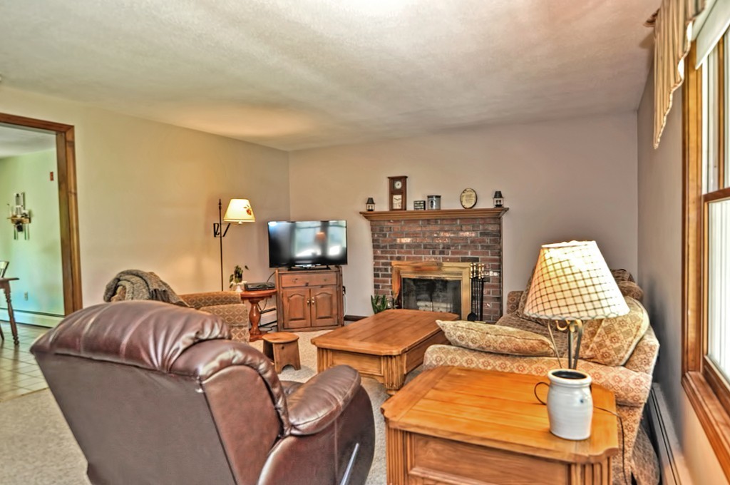 69 Fowler Road Northbridge, MA 01534 - Photo 4 of 30