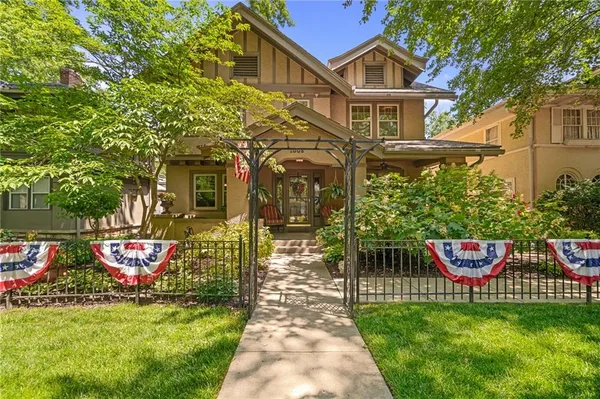 $585,000 | 1008 West 71st Terrace, Kansas City, MO 64114