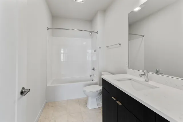 $2,071 | 5945 6th Avenue, Unit 307, Kenosha, WI 53140