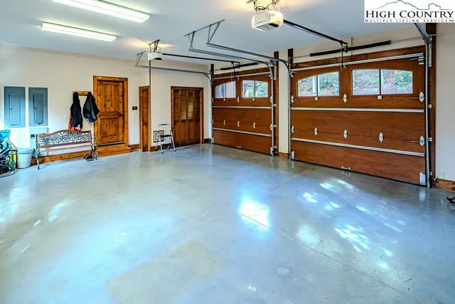 a view of a livingroom with furniture