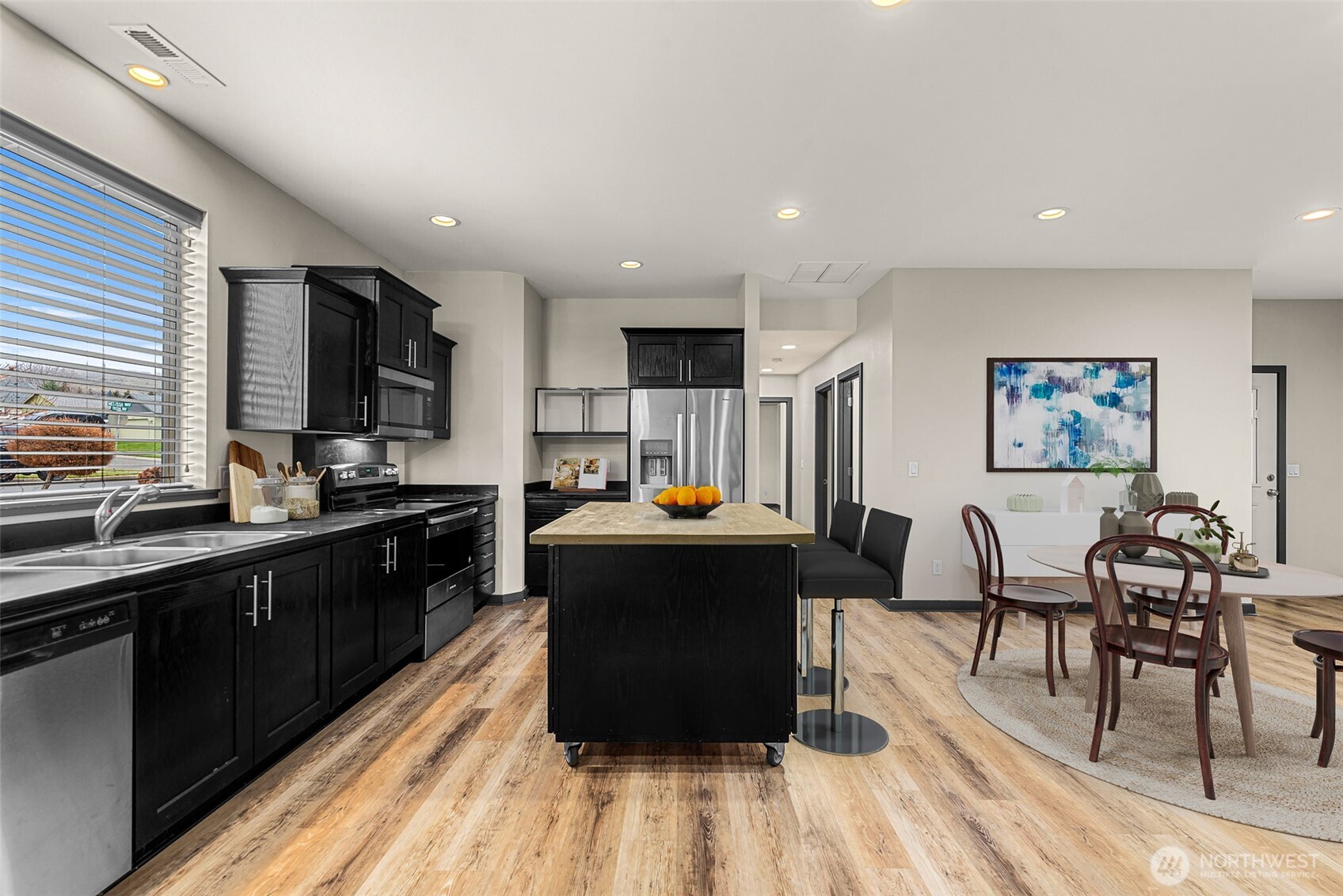 1467 Melissa Way Wenatchee, WA 98801 - Photo 3 of 28