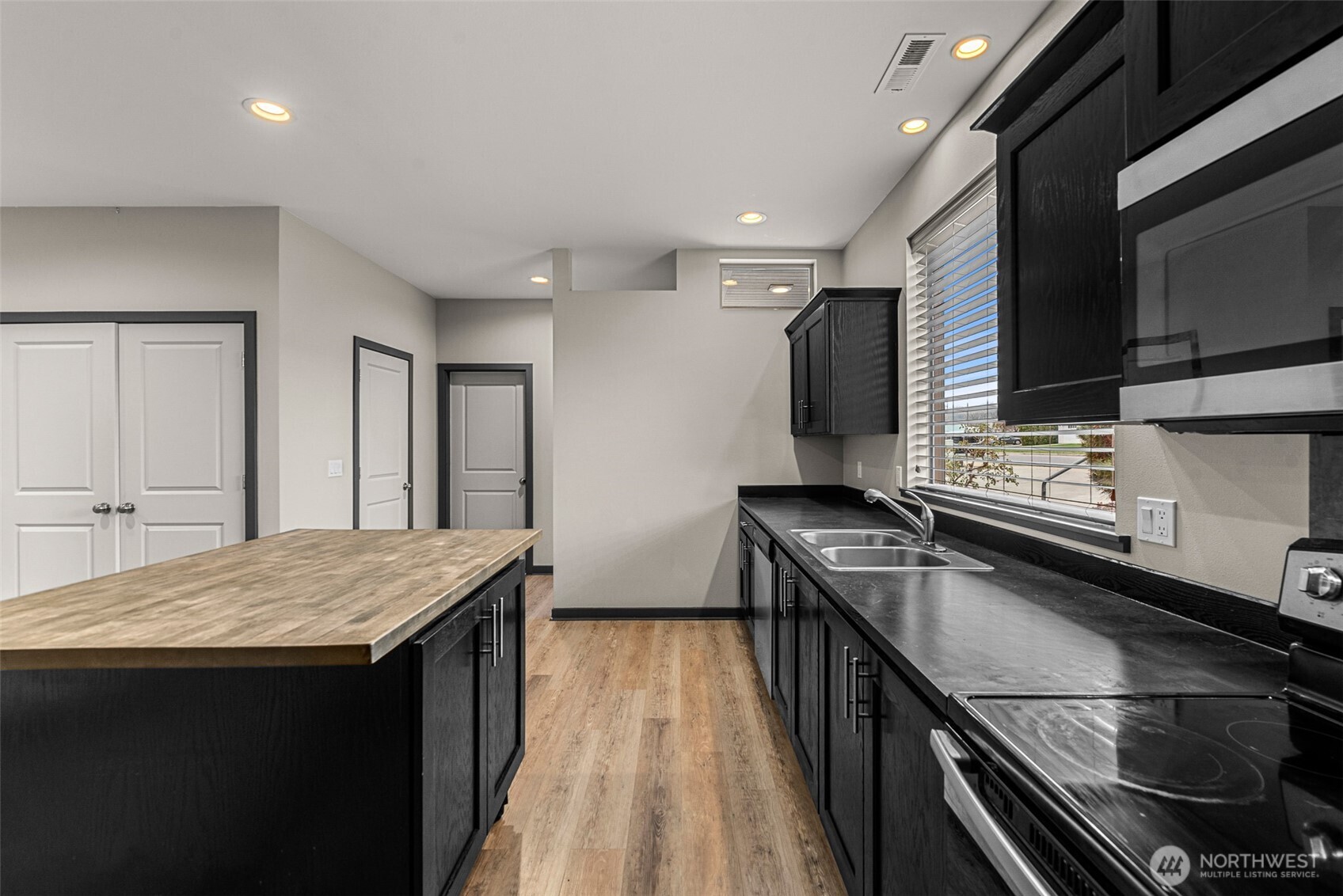 1467 Melissa Way Wenatchee, WA 98801 - Photo 5 of 28