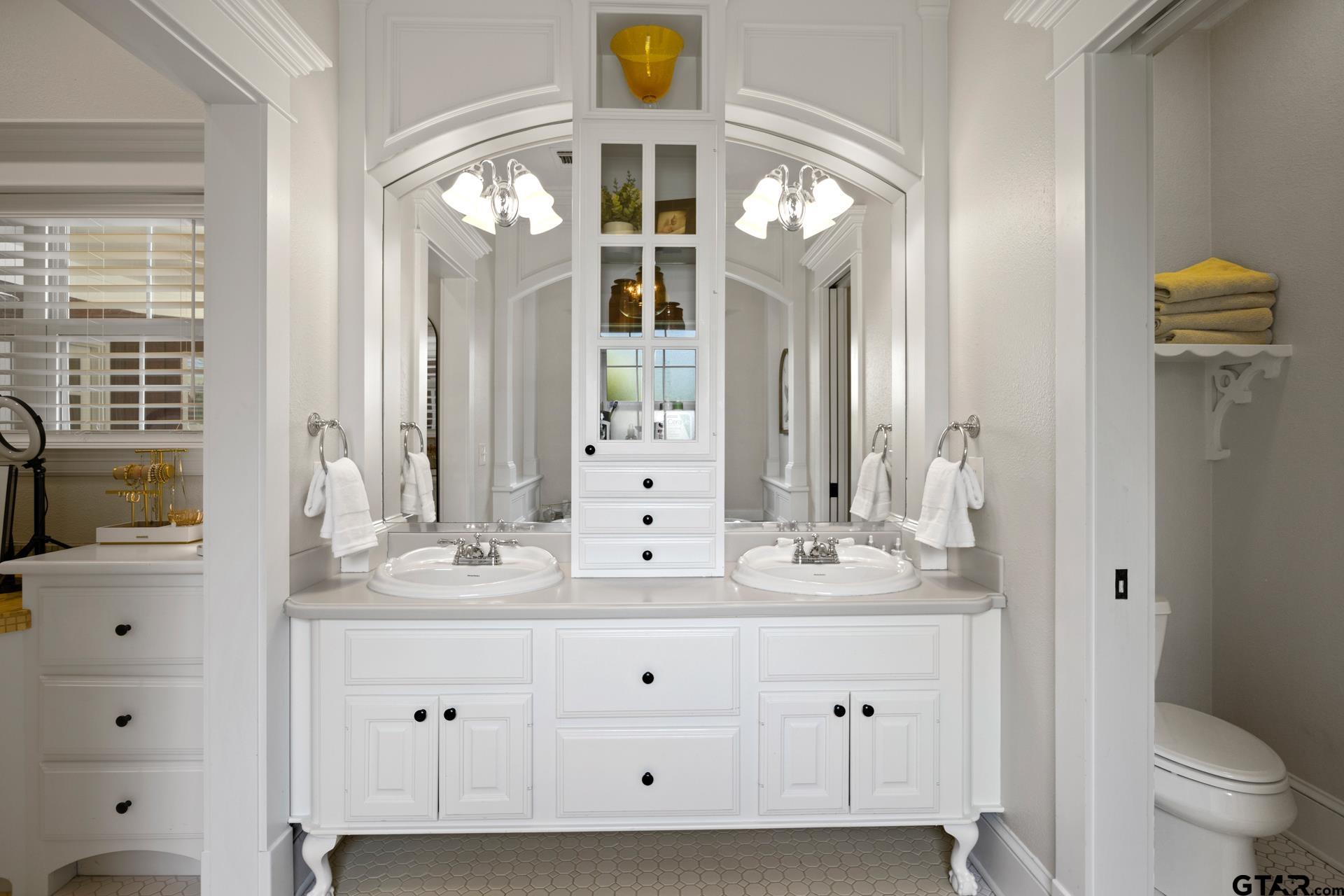 134 Private Road New Boston, TX 75570 - Photo 23 of 40 a bathroom with a double vanity sink and a mirror