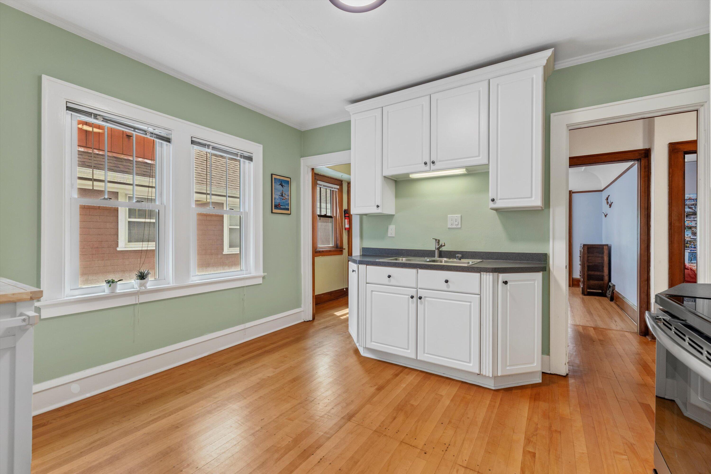 3374 North Cramer Street, Unit 3374 Milwaukee, WI 53211 - Photo 10 of 38 Kitchen