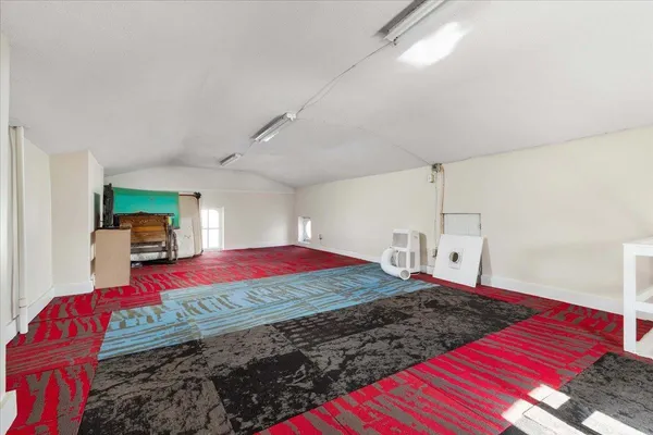 a view of a house with backyard