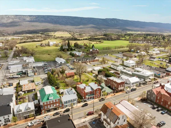 $375,000 | 9400 South Congress Street, New Market, VA 22844