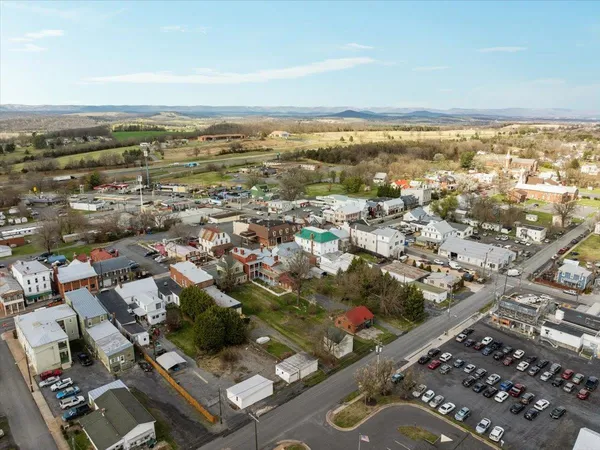 $375,000 | 9400 South Congress Street, New Market, VA 22844