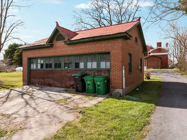 $375,000 | 9400 South Congress Street, New Market, VA 22844