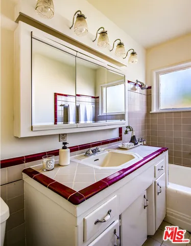 $860,000 | 13130 Crewe Street, North Hollywood, CA 91605