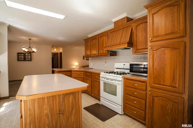 $520,000 | 32440 Jim Town Hollow Road, Rockport, IL 62370