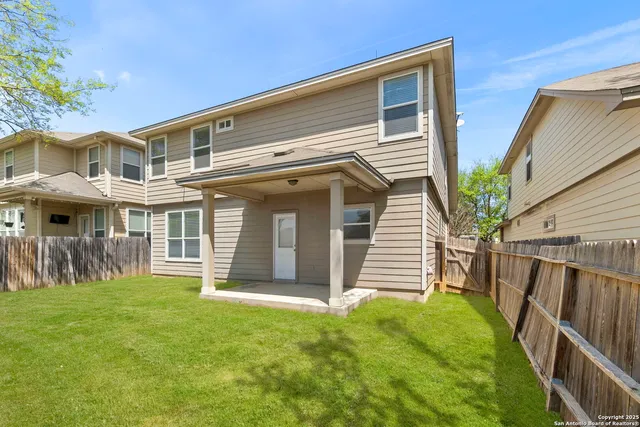 a view of a house with backyard and garden