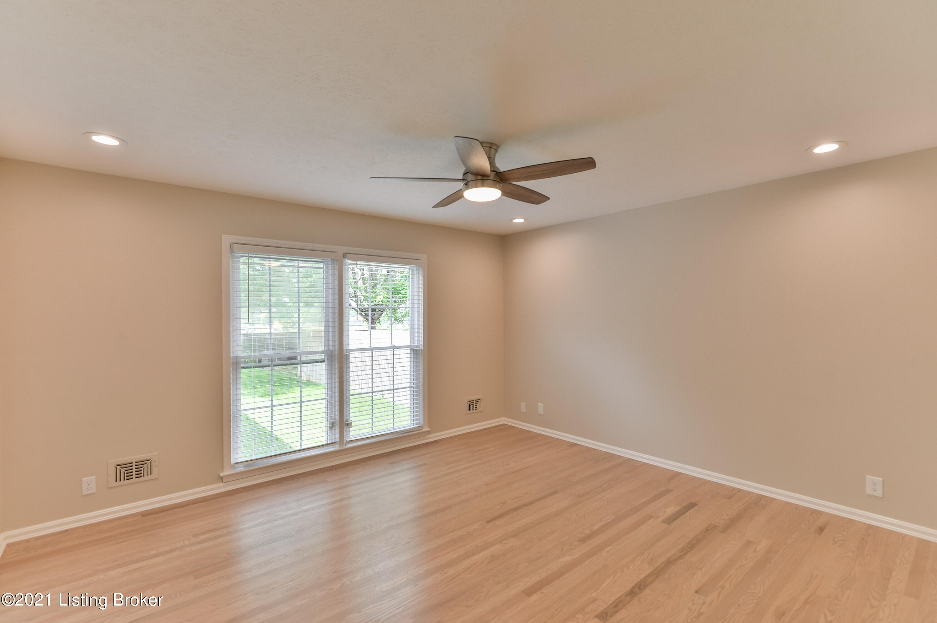 2406 Hayward Road Louisville, KY 40242 - Photo 18 of 53 027 - 20200701 5772
