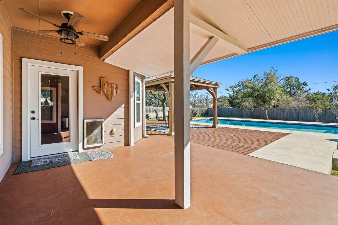 1536 Kings Ranch Road Bandera, TX 78003 - Photo 5 of 35 a view of a basket ball ground