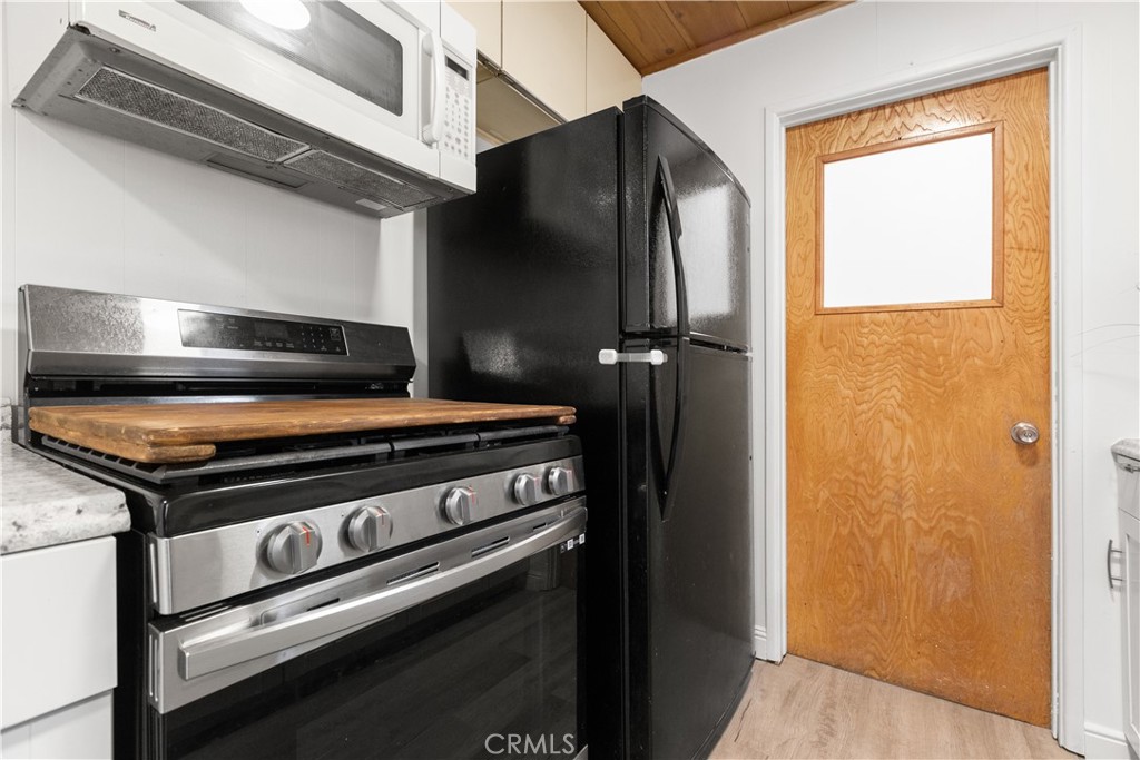 1777 Sparrow Road Wrightwood, CA 92397 - Photo 18 of 44 a stove top oven sitting inside of a kitchen