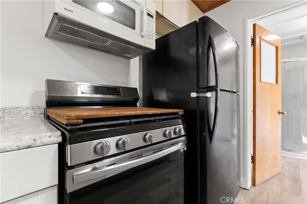 1777 Sparrow Road Wrightwood, CA 92397 - Photo 21 of 44 a close view of a stove top oven and refrigerator