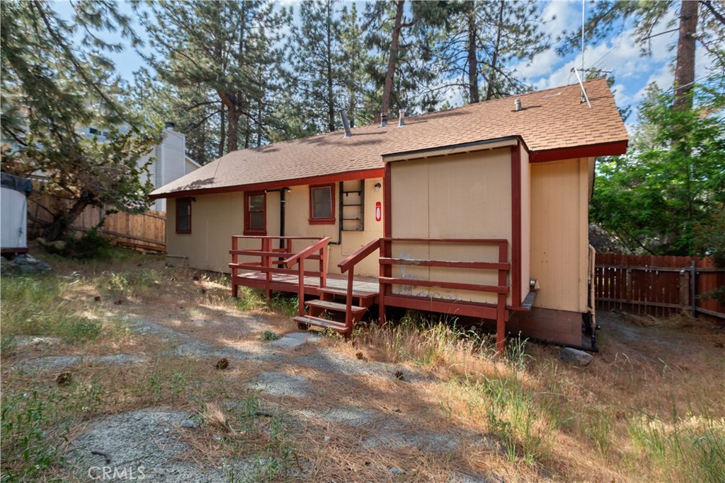 1777 Sparrow Road Wrightwood, CA 92397 - Photo 31 of 44 a view of backyard with a table and chairs under an umbrella