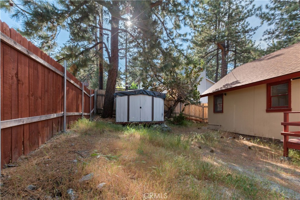 1777 Sparrow Road Wrightwood, CA 92397 - Photo 35 of 44 a backyard of a house