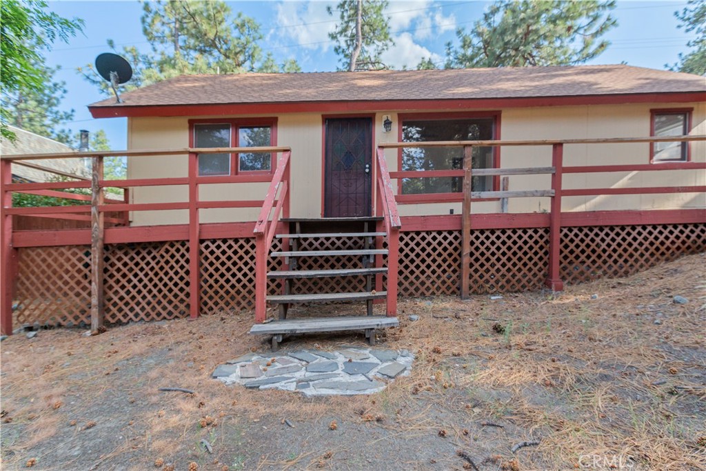 1777 Sparrow Road Wrightwood, CA 92397 - Photo 42 of 44 a backyard of a house