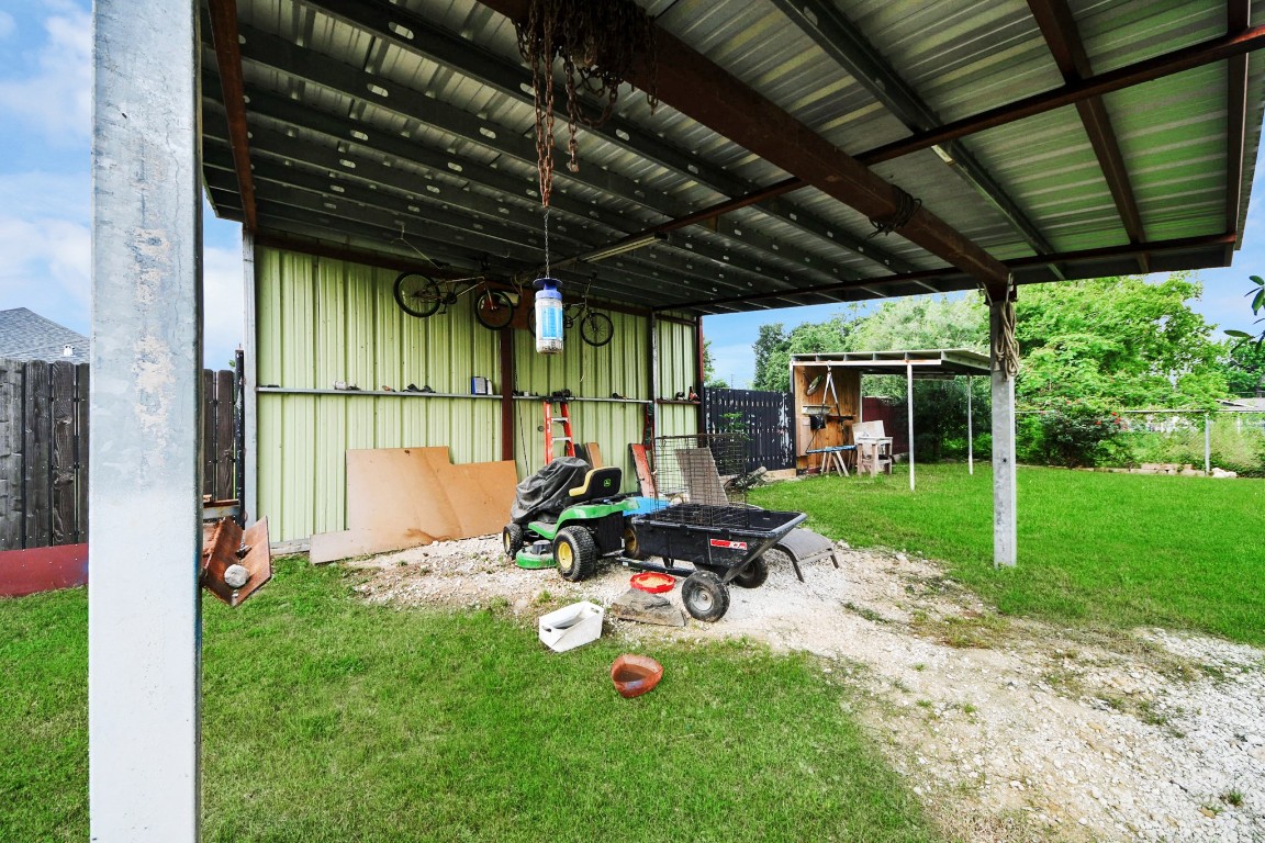 2608 Bostic Street Houston, TX 77093 - Photo 13 of 37 a view of backyard with porch