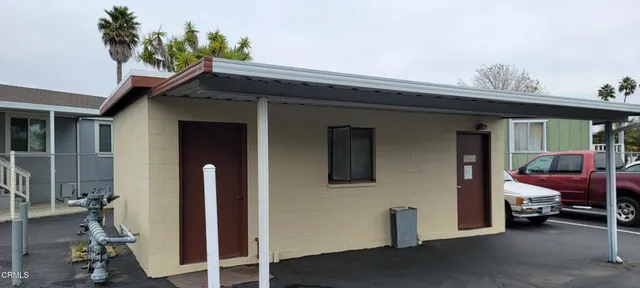 a view of a house with swimming pool and sitting area