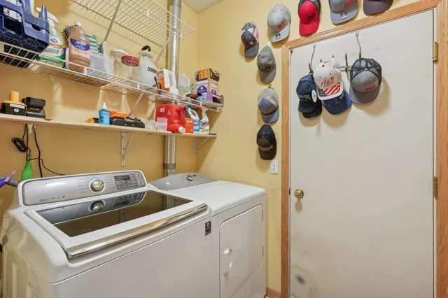 $289,900 | 3824 Vermilion Court South, Unit 101, Eagan, MN 55122