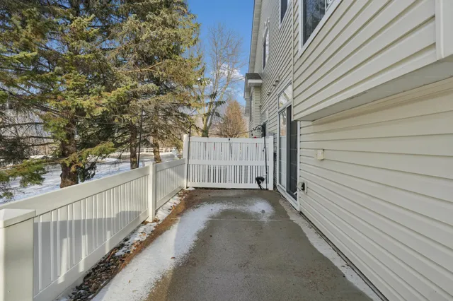 $289,900 | 3824 Vermilion Court South, Unit 101, Eagan, MN 55122