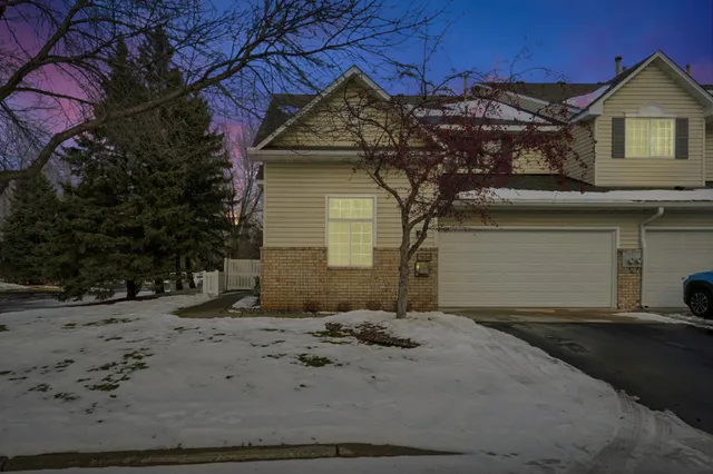 $289,900 | 3824 Vermilion Court South, Unit 101, Eagan, MN 55122