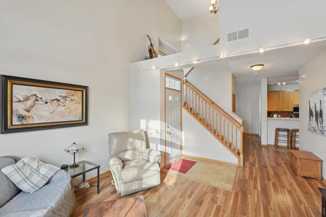 $289,900 | 3824 Vermilion Court South, Unit 101, Eagan, MN 55122