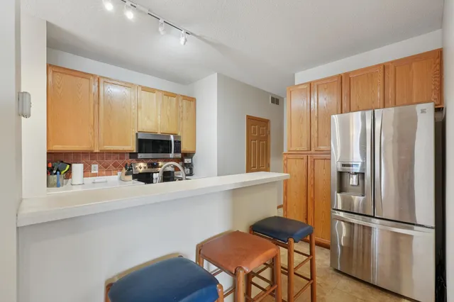 $289,900 | 3824 Vermilion Court South, Unit 101, Eagan, MN 55122